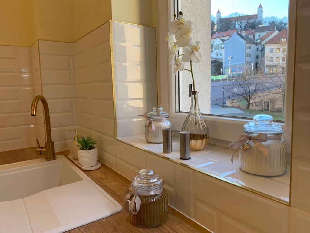 New Oldtown Apartment Near St Martin Cathedral, Ac, Balcony Bratislava Eksteriør bilde